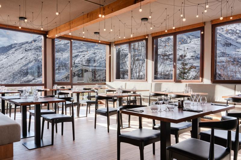 Alpeen Hotel - Restaurant & Bar